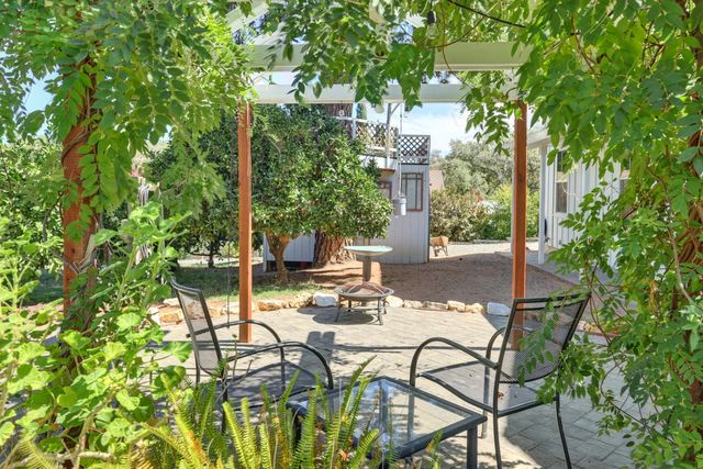 601 Peach Ln, Newcastle, CA 95658