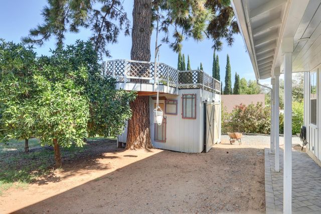 601 Peach Ln, Newcastle, CA 95658