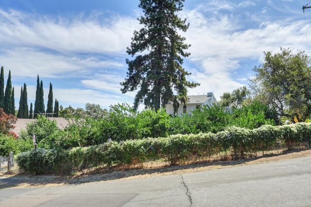 601 Peach Ln, Newcastle, CA 95658