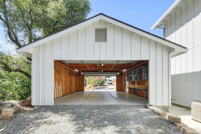601 Peach Ln, Newcastle, CA 95658