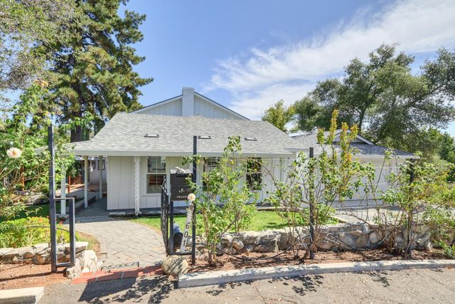 601 Peach Ln, Newcastle, CA 95658