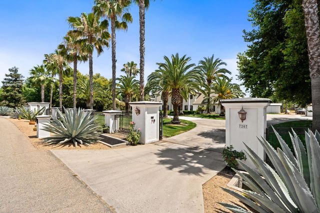 7207 E Bremer Avenue, Fresno, CA 93737