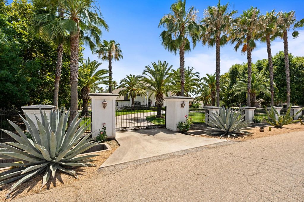 Image 4 of property listing at 7207 E Bremer Avenue, Fresno, CA 93737