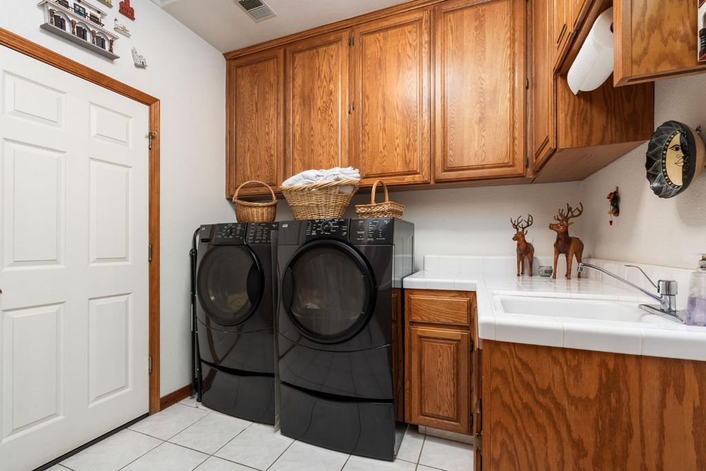 Image 42 of property listing at 7207 E Bremer Avenue, Fresno, CA 93737