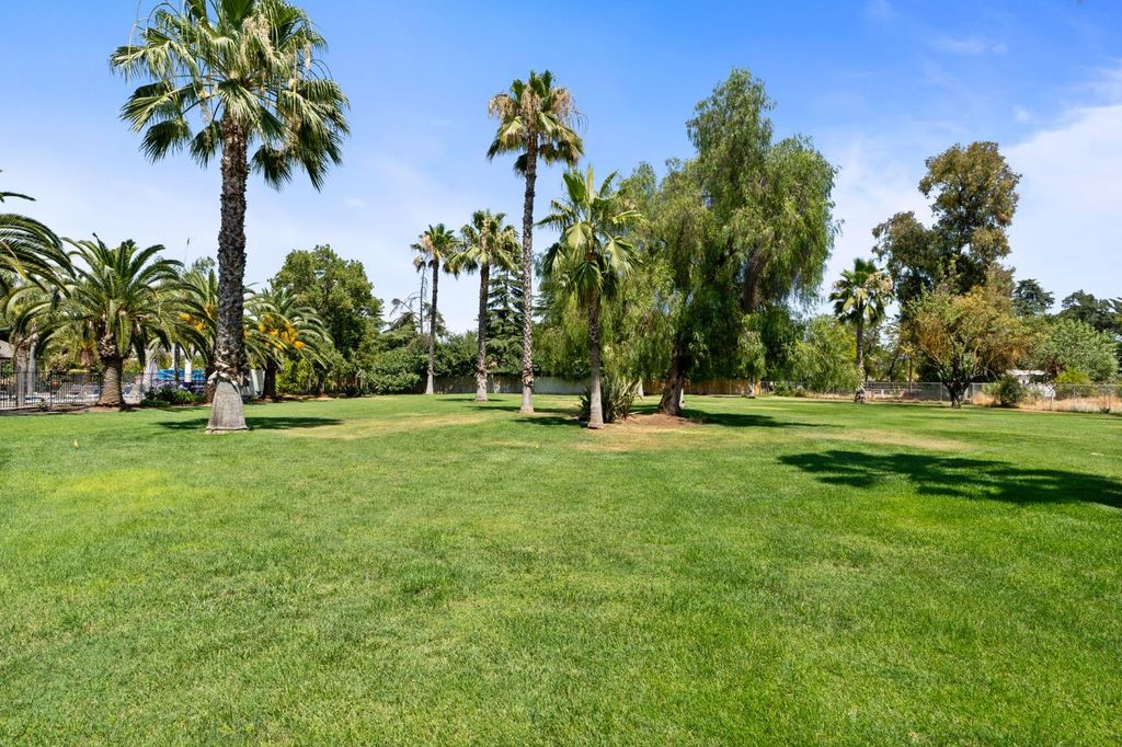 Image 55 of property listing at 7207 E Bremer Avenue, Fresno, CA 93737