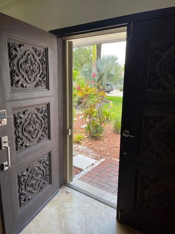 19265 E Saint Andrews Dr, Hialeah, FL 33015