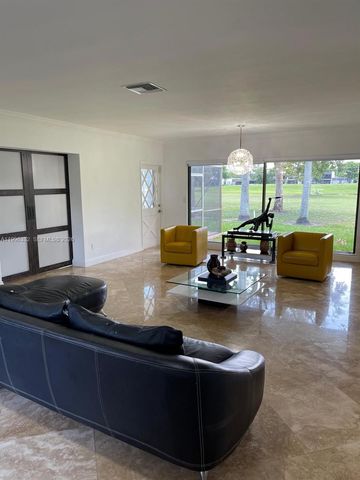 19265 E Saint Andrews Dr, Hialeah, FL 33015