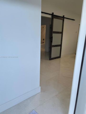 19265 E Saint Andrews Dr, Hialeah, FL 33015