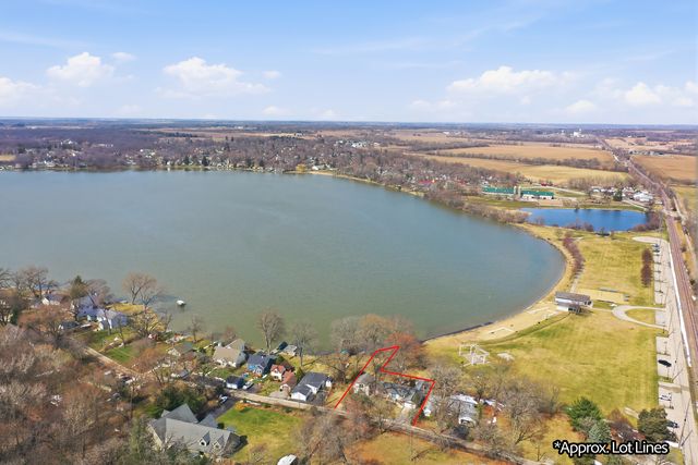 4320 Lakewood Road, Mchenry, IL 60050