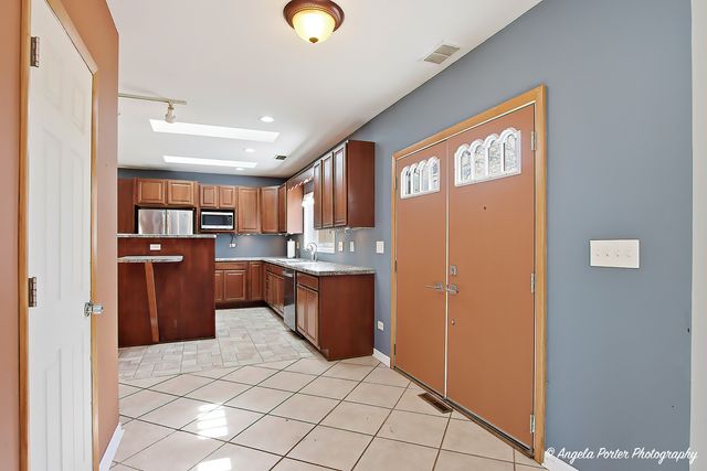 4320 Lakewood Road, Mchenry, IL 60050