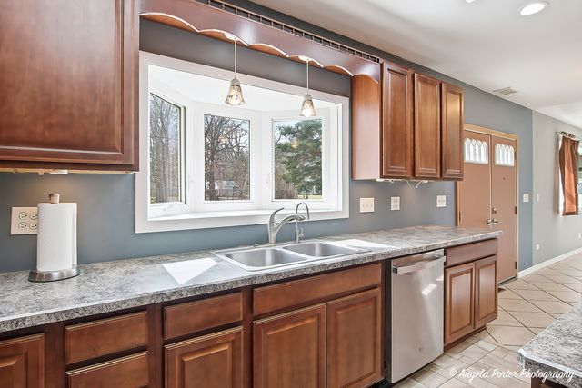 4320 Lakewood Road, Mchenry, IL 60050