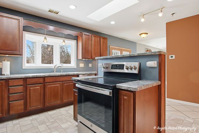 4320 Lakewood Road, Mchenry, IL 60050