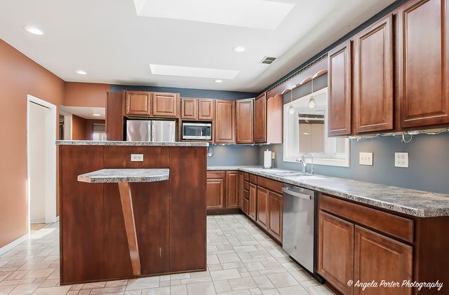 4320 Lakewood Road, Mchenry, IL 60050