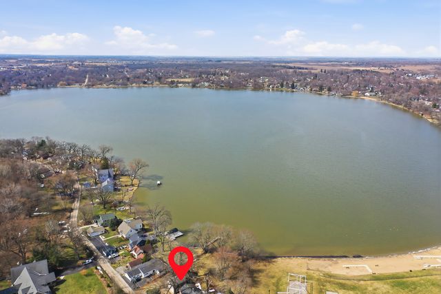 4320 Lakewood Road, Mchenry, IL 60050