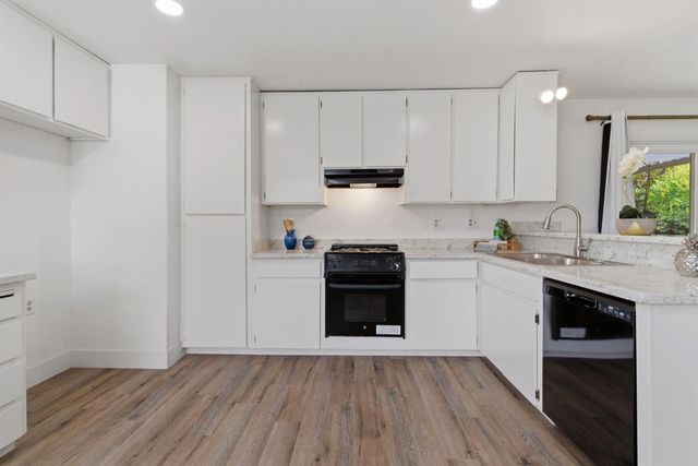 1264 Parkview St, Manteca, CA 95337