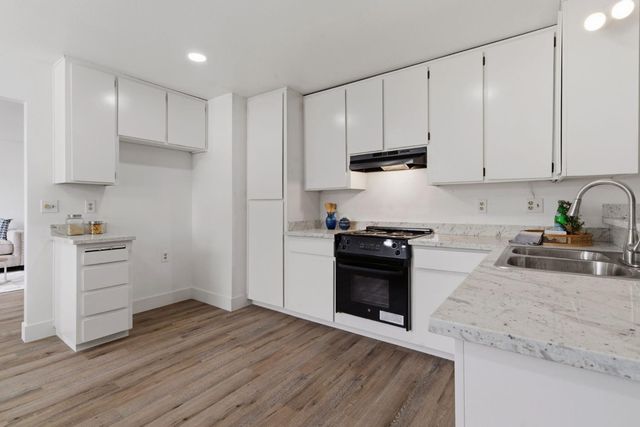 1264 Parkview St, Manteca, CA 95337