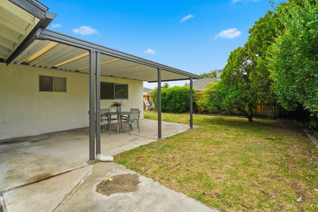 1264 Parkview St, Manteca, CA 95337