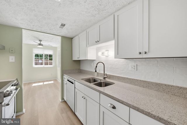 5574 CAITHNESS CT, Fairfax, VA 22032