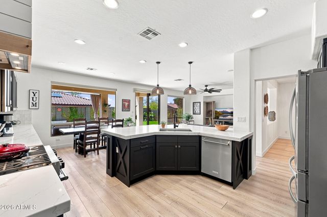 39901 N PRIDE Drive, Anthem, AZ 85086