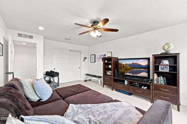 39901 N PRIDE Drive, Anthem, AZ 85086
