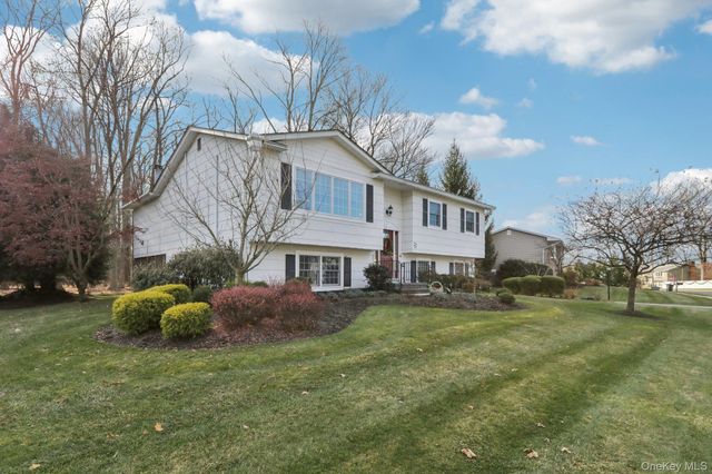 229 Betsy Ross Drive, Orangeburg, NY 10962