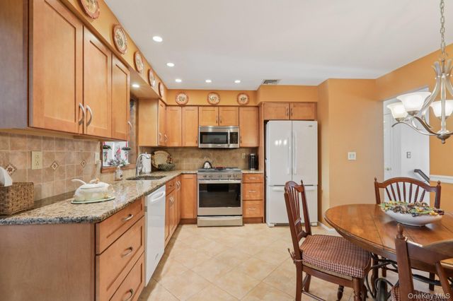 229 Betsy Ross Drive, Orangeburg, NY 10962