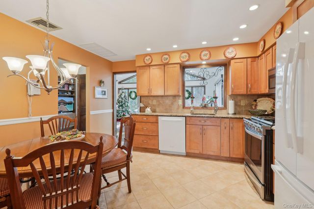 229 Betsy Ross Drive, Orangeburg, NY 10962