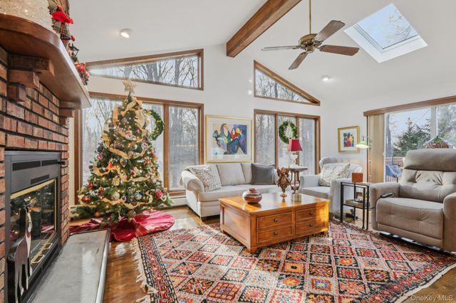 229 Betsy Ross Drive, Orangeburg, NY 10962