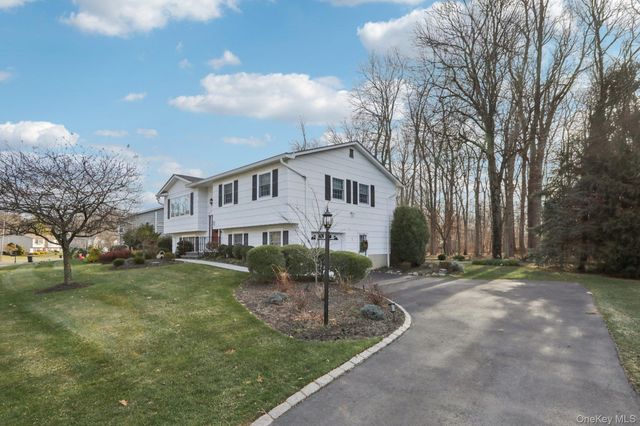 229 Betsy Ross Drive, Orangeburg, NY 10962