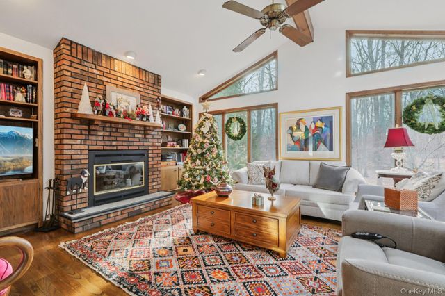 229 Betsy Ross Drive, Orangeburg, NY 10962