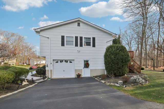 229 Betsy Ross Drive, Orangeburg, NY 10962