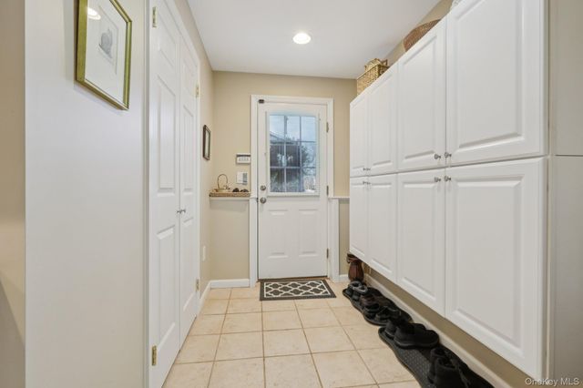 229 Betsy Ross Drive, Orangeburg, NY 10962