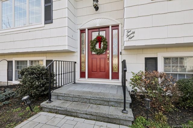 229 Betsy Ross Drive, Orangeburg, NY 10962