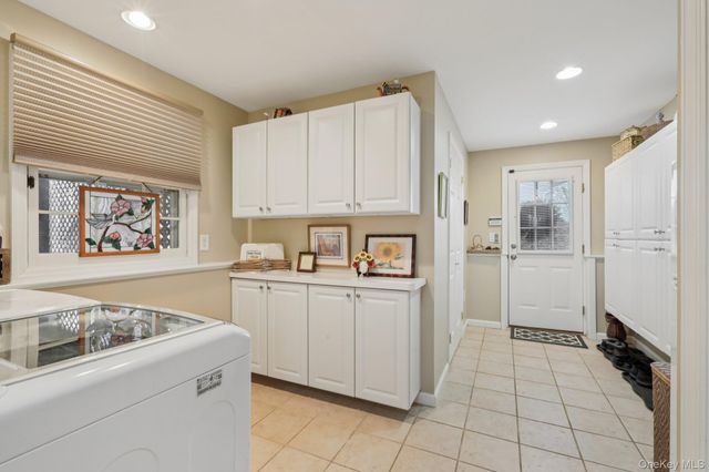 229 Betsy Ross Drive, Orangeburg, NY 10962