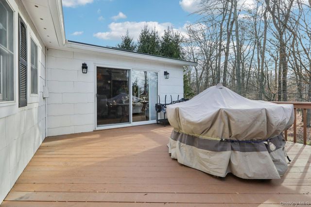 229 Betsy Ross Drive, Orangeburg, NY 10962