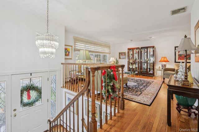 229 Betsy Ross Drive, Orangeburg, NY 10962