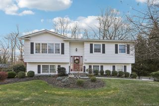 229 Betsy Ross Drive, Orangeburg, NY 10962