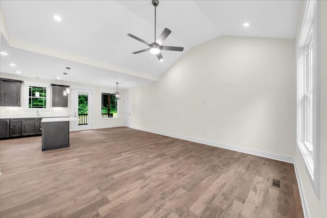 634 Mountain View Dr, Morrison, TN 37357