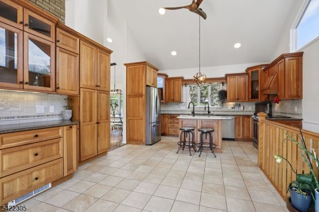 5 Bucky Ln, Vernon Twp., NJ 07462