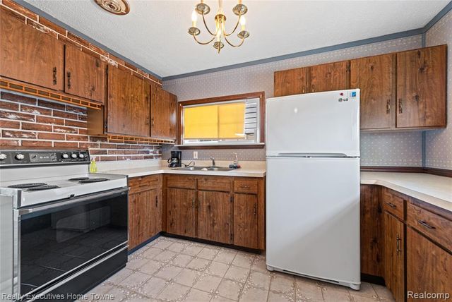 25520 Miracle Drive, Madison Heights, MI 48071