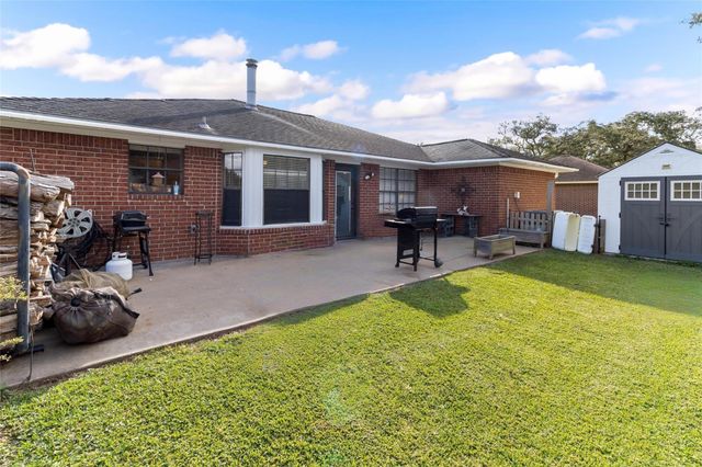 219 Red Oak Circle, Brazoria, TX 77422