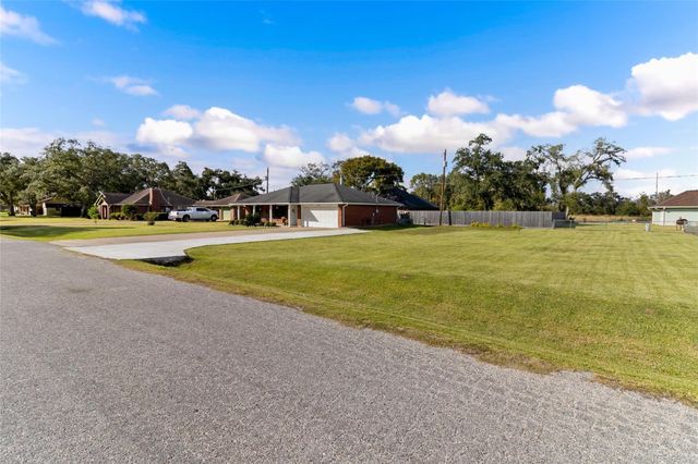 219 Red Oak Circle, Brazoria, TX 77422