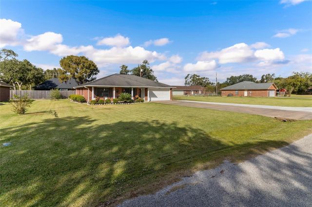 219 Red Oak Circle, Brazoria, TX 77422