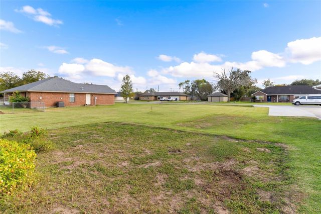 219 Red Oak Circle, Brazoria, TX 77422