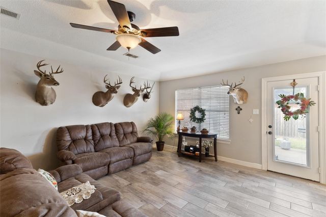 219 Red Oak Circle, Brazoria, TX 77422