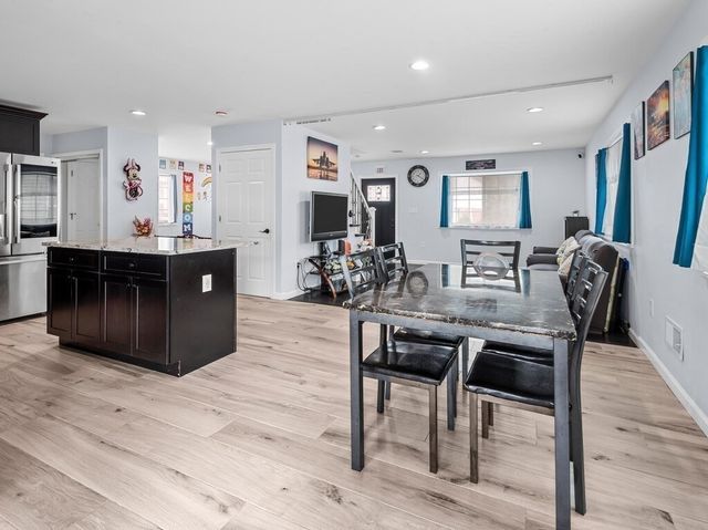 42 Ringgold St, Springfield, MA 01107