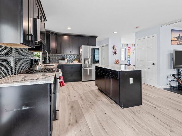 42 Ringgold St, Springfield, MA 01107
