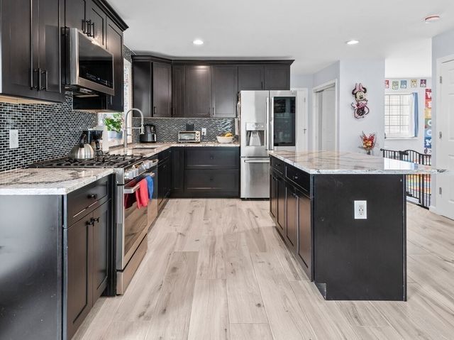 42 Ringgold St, Springfield, MA 01107