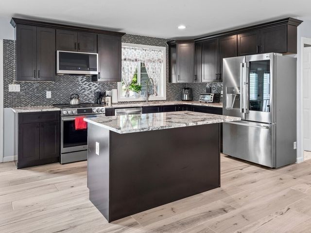 42 Ringgold St, Springfield, MA 01107