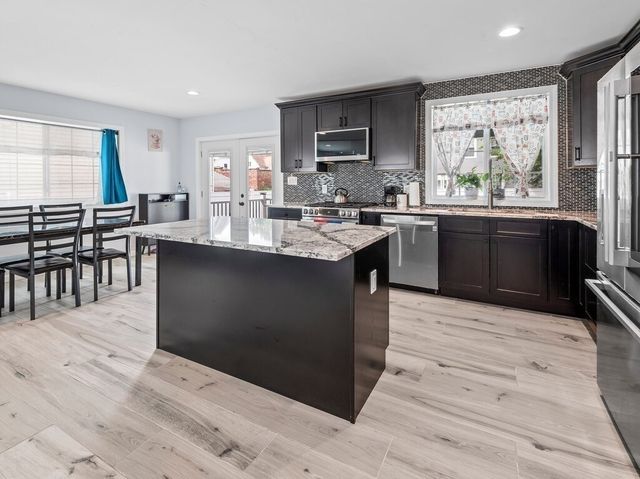 42 Ringgold St, Springfield, MA 01107